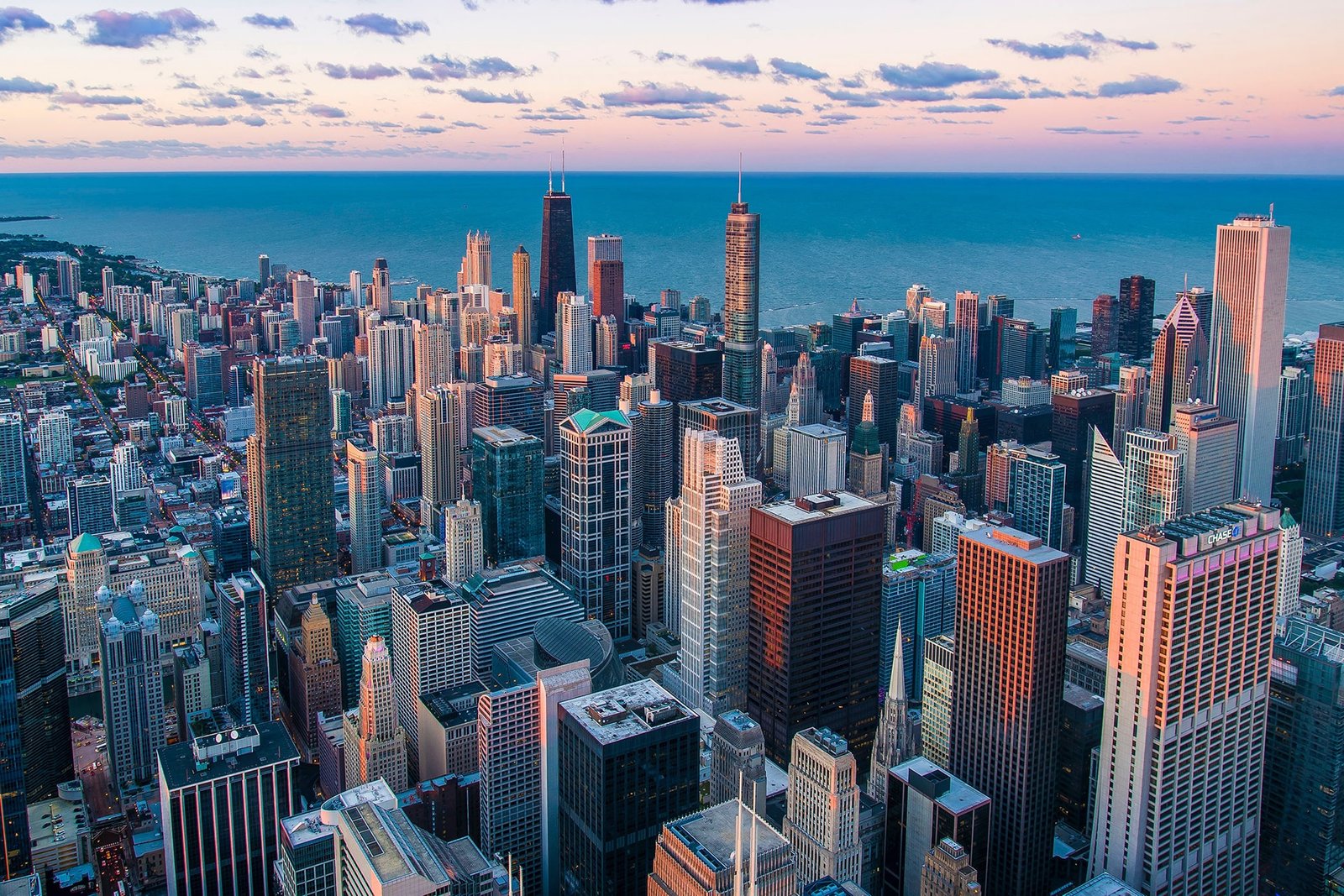 Investing in Dubai Real Estate: What You Need to Know